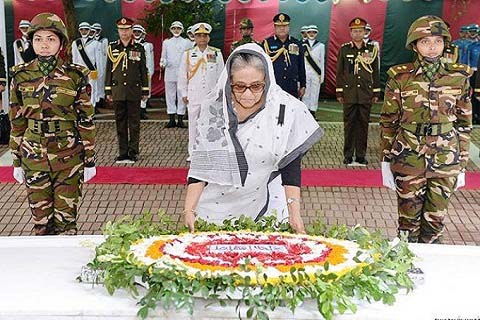 বঙ্গবন্ধুসহ জাতীয় ৪ নেতার প্রতি প্রধানমন্ত্রীর শ্রদ্ধা